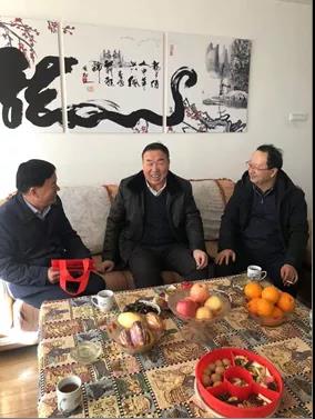 敦煌種業(yè)領(lǐng)導(dǎo)看望慰問公司老干部、老黨員及困難黨員職工