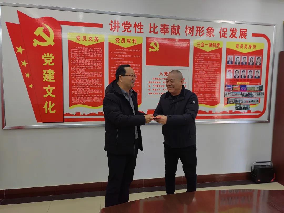 敦煌種業(yè)領(lǐng)導(dǎo)看望慰問公司老干部、老黨員及困難黨員職工