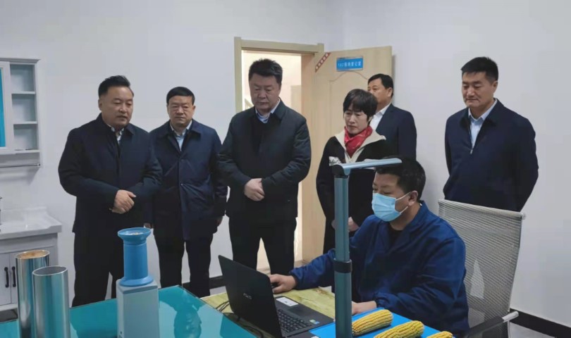 酒泉市政府黨組成員、副市長哈里別克來敦煌種業(yè)調(diào)研指導工作